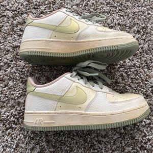 Nike Air Force one shoes. Size 4 kids. Good condition.